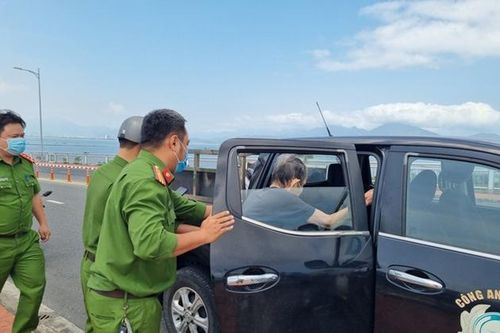Cụ ông 86 tuổi có ý định nhảy cầu tự tử vì lý do không ngờ