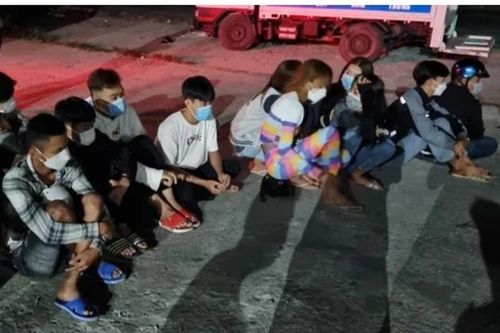 Bắt nhóm 20 đối tượng tụ tập, cổ vũ đua xe trái phép tại Kiên Giang