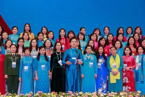 Ban Chấp hành Hội LHPN Việt Nam khóa XIII ra mắt Đại hội, nhận nhiệm vụ