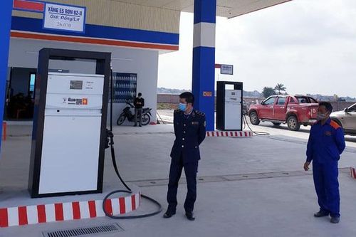 Đình chỉ hoạt động cây xăng bán xăng có nước lã ở Hải Dương
