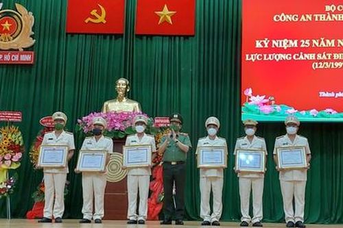 Lực lượng Cảnh sát ma túy Công an TPHCM nhận nhiều phần thưởng cao quý