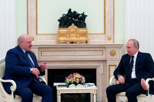 Nga sẽ cung cấp thiết bị quân sự hiện đại cho Belarus; Ukraine nói Moscow 'lôi kéo' Minsk