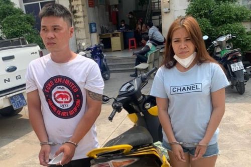 Thanh niên đèo bạn gái đi giật dây chuyền, đụng ngay cảnh sát hình sự
