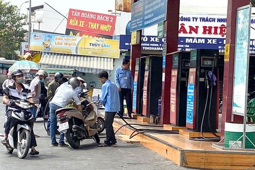 Chính phủ trình giảm mức thuế bảo vệ môi trường đối với xăng là 2.000 đồng/lít