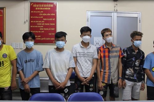 Xóa băng cướp tuổi teen chuyên dùng súng, bình xịt hơi cay uy hiếp nạn nhân