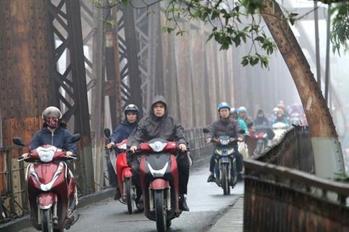 Miền Bắc trời âm u, nồm ẩm, miền Nam nắng nóng