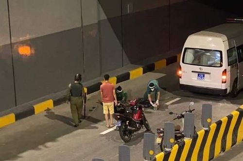 Người đàn ông đâm xe vào lan can, rơi xuống hầm chui lộ thiên tử vong