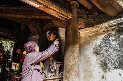 Hà Nội: Xót xa hình ảnh tượng cổ chùa Tây Phương xuống cấp nghiêm trọng