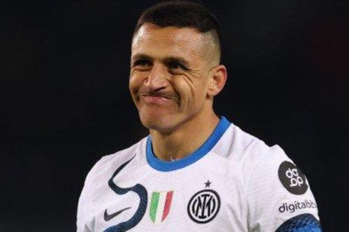 Sanchez cứu Inter ở phút 90+3