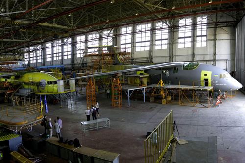 Nga pháo kích vào xưởng sản xuất máy bay ở Kyiv