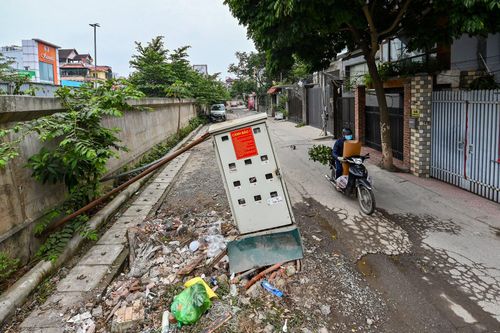 Tuyến phố nhếch nhác vì công trường 800 tỷ đồng 'bỏ hoang'