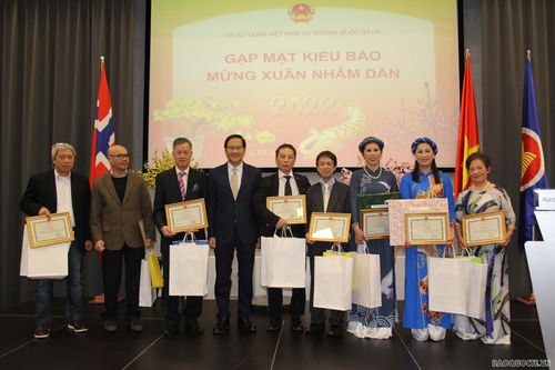 Gặp mặt cộng đồng người Việt tại Na Uy mừng Xuân Nhâm Dần 2022