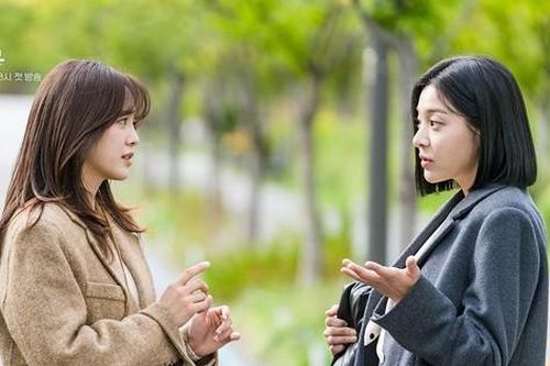 Mê mẩn gu thời trang sang xịn của bộ đôi Shin Ha Ri - Jin Young Seo (Hẹn Hò Chốn Công Sở)