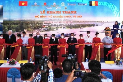 Khánh thành mô hình thử nghiệm nước từ gió tại Ninh Thuận