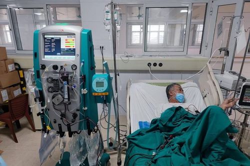 Bệnh nhân COVID-19 nặng phải lọc máu liên tục để chiến thắng 'tử thần'