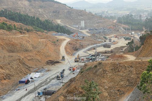 Hình ảnh cao tốc Bắc - Nam đi qua địa phận Nghệ An sau hơn nửa năm triển khai