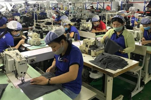 Doanh nghiệp rơi vào thế khó khi lượng lớn lao động là F0