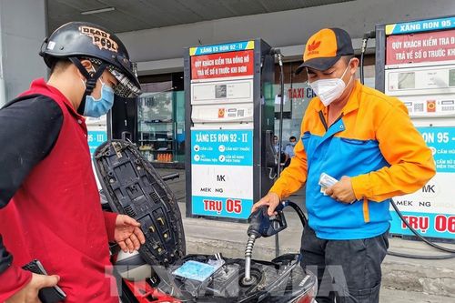 Cần Thơ: Hết xăng 95 do hàng chưa về kịp