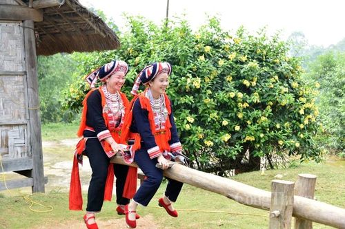 Hà Giang: Sắc màu độc đáo trong trang phục của phụ nữ Dao đỏ