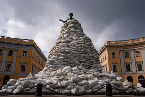 Nghệ sĩ Ukraine tự bảo vệ kho tàng văn hóa giữa lúc căng thẳng gia tăng