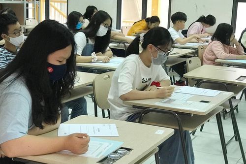 Tuyển sinh lớp 6 trường 'hot' ở Hà Nội: Mỗi nơi một kiểu