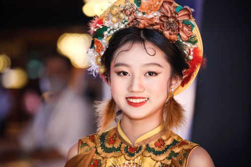 Sao nhí Lâm Thanh Mỹ, Mai Cát Vi thu hút trên thảm đỏ