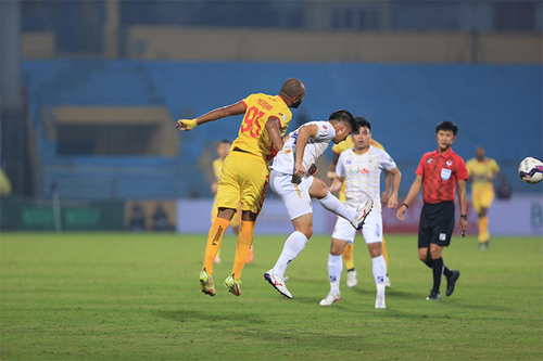 Quang Hải tỏa sáng, Hà Nội FC thắng trận đầu tiên
