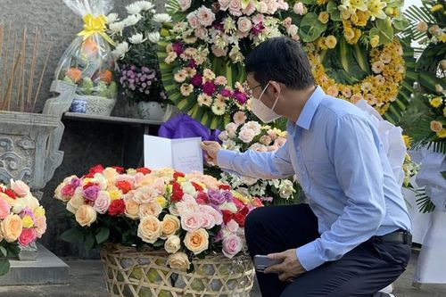 Dâng hương tưởng niệm 504 nạn nhân trong vụ thảm sát Sơn Mỹ