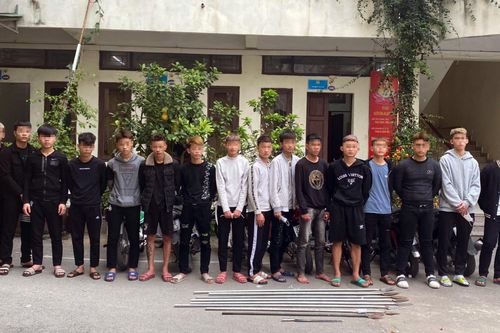 Kinh hoàng 20 thanh niên mang 'phóng lợn' đi giải quyết mâu thuẫn trên mạng