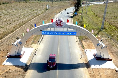 Tổng cục Đường bộ Việt Nam trả lời vụ 5 cổng chào sai phạm ở Kon Tum