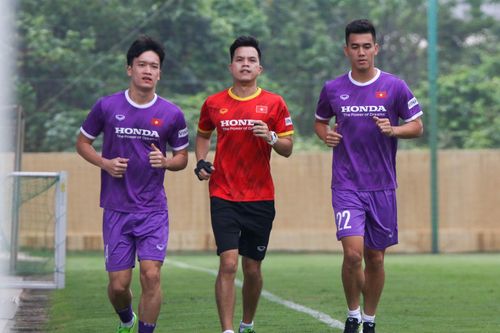 Hoàng Đức, Tiến Linh tiếp tục phải tập riêng tại đội tuyển Việt Nam