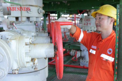 Phải tháo gỡ những nút thắt để kéo giảm giá xăng