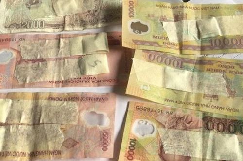 Dán ma túy vào các tờ tiền rồi mang bán cho con nghiện