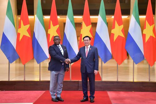 Chủ tịch Quốc hội tiếp Tổng thống nước Cộng hòa Sierra Leone