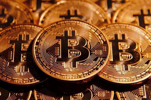 Vàng chững lại, Bitcoin bật tăng sau thông tin Fed tăng lãi suất