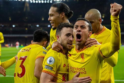 Đánh bại Arsenal, Liverpool chỉ còn kém Man City đúng 1 điểm