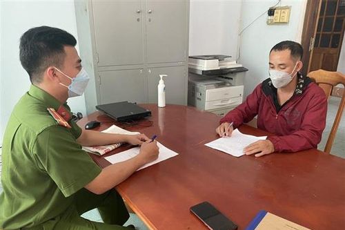 Hành hung nhân viên y tế vì được yêu cầu đeo khẩu trang, xét nghiệm COVID-19