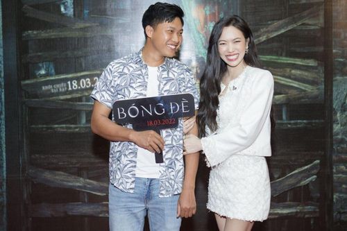 Diệu Nhi ngại ngùng, không dám chụp hình với Mũi Trưởng Long ngay tại sự kiện vì sợ tưởng là... người yêu