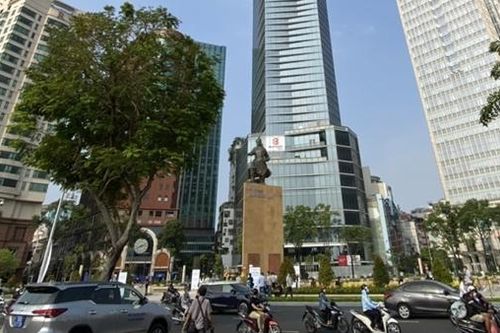 TP Hồ Chí Minh: Tái an vị lư hương trước tượng đài Đức Thánh Trần Hưng Đạo