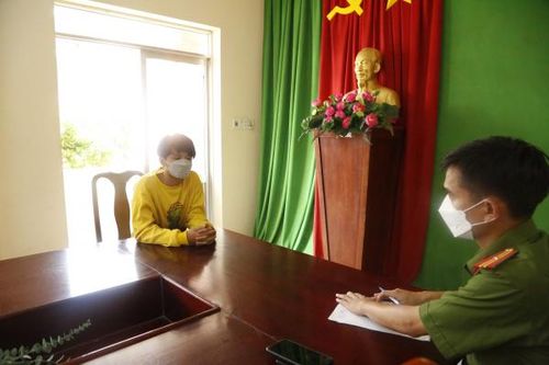 Xài hết lương vào game, sợ mẹ mắng nên hoang báo bị cướp tài sản