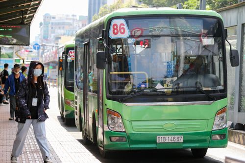 Cần xử nghiêm hành vi quấy rối trên xe buýt