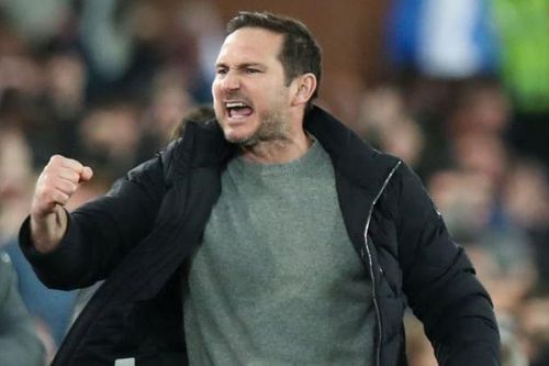 HLV Lampard gãy ngón tay khi ăn mừng bàn thắng ở phút 90+9