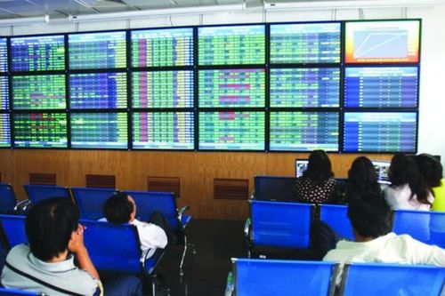 VN-Index chạm mốc 1.470 điểm