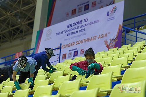 Hối hả sửa chữa, trang trí nhà thi đấu phục vụ SEA Games 31
