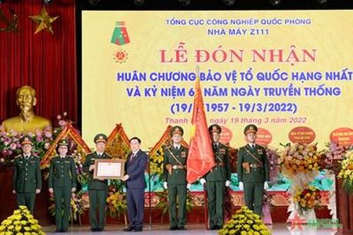 Chủ tịch Quốc hội Vương Đình Huệ trao Huân chương Bảo vệ Tổ quốc hạng Nhất tặng Nhà máy Z111