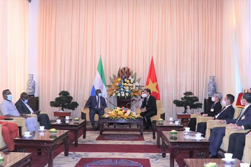 Tổng thống Sierra Leone thăm TP Hồ Chí Minh
