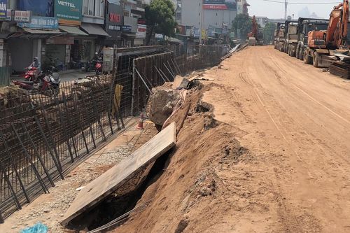 Dự án giao thông cấp bách Hà Nội: Hơn 3 năm chưa xong thủ tục