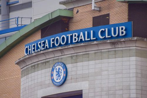 Các tỷ phú ra giá mua lại Chelsea như thế nào?