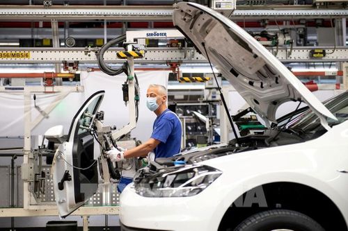 Xăng dầu tăng giá - người Đức nghĩ lại về tình yêu xe hơi