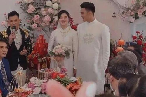 Ngắm nhan sắc xinh đẹp của bà xã Thành Chung trong lễ ăn hỏi sáng 19/3